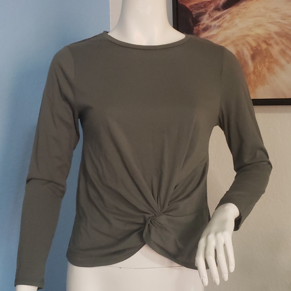Long Sleeve Twist Front Size M